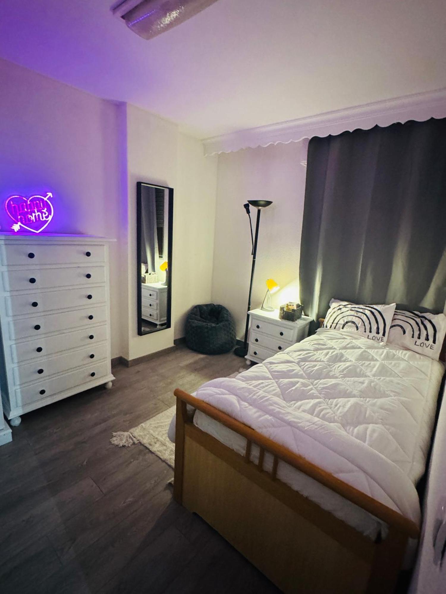 Cozy Private Near - Females Only *