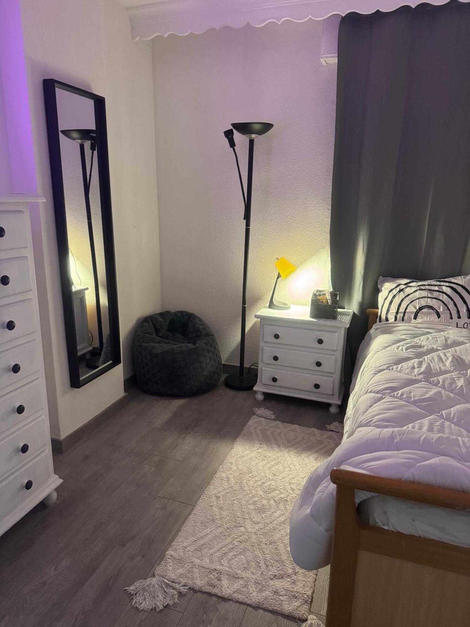 Cozy Private Near - Females Only * Málaga